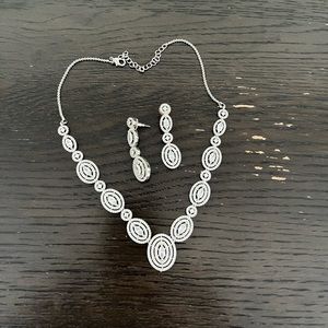 AD necklace set